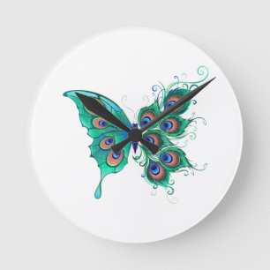 Schmetterling mit grünen Pfauenfedern Runde Wanduhr