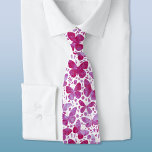 Schmetterlinge Aquarellpinsel Krawatte<br><div class="desc">Magenta rosa und weiße Aquarellmalt Schmetterlingsmalerei. Eine koordinierende Krawatte, um Ihren Feiern gerecht zu werden.</div>