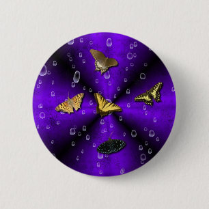 Schmetterlinge auf lila Regenbogen Button