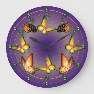 Schmetterlinge auf reichem Lila Große Wanduhr