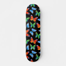 Schmetterlinge auf Schwarz und Name oder Text Skateboard
