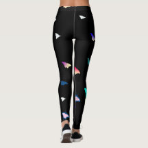 Schmetterlinge auf schwarzen Leggings