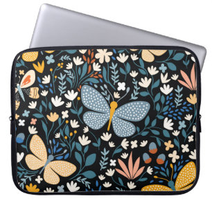 Schmetterlinge Blüte: Handgezeichnet Nahtlos. Laptopschutzhülle