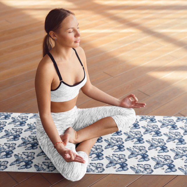 Schmetterlinge in Delft Blue Yogamatte (Von Creator hochgeladen)