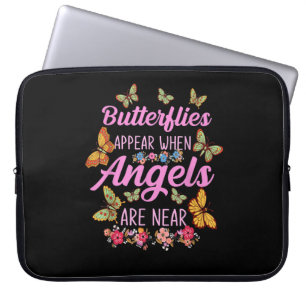Schmetterlinge tauchen auf, wenn Engel in der Nähe Laptopschutzhülle