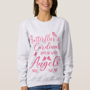 Schmetterlinge und Kardinäle erscheinen, wenn Enge Sweatshirt