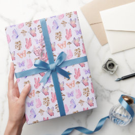 Schmetterlinge und Pilze auf blassem Lila Geschenkpapier