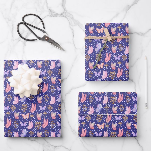 Schmetterlinge und Pilze auf Royal Blue Geschenkpapier Set (Vorderseite)