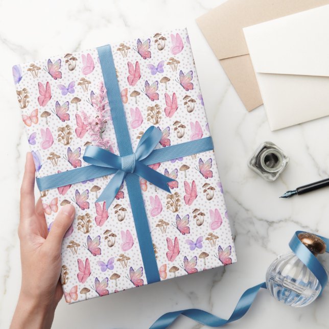 Schmetterlinge und Pilze auf Weiß Geschenkpapier (Schenken)