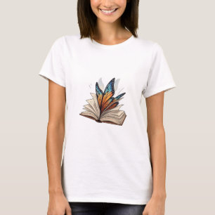 Schmetterlingsflügel, die aus einem offenen Buch a T-Shirt