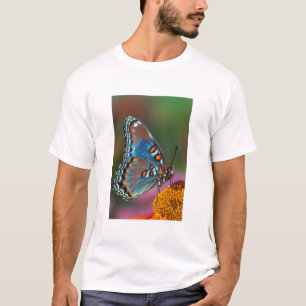 Schmetterlingsprofil auf einer Blume T-Shirt