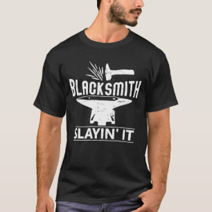 Schmied schlägt es für Metallarbeiter Schwarzschmi T-Shirt