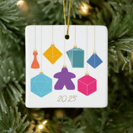 Schmücken Sie den Baum mit Brettspiel-Ornamenten a Keramikornament