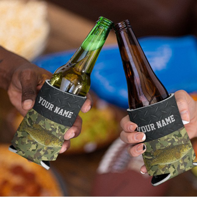 Schmuggelbarsch Name Raubfischerei Camouflage Dosenkühler (Smallmouth Bass Fishing Camo Beverage Cooler)