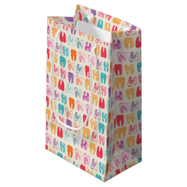 Schmutz-Zahn-Muster Kleine Geschenktüte (Vorderseite Schrägansicht)