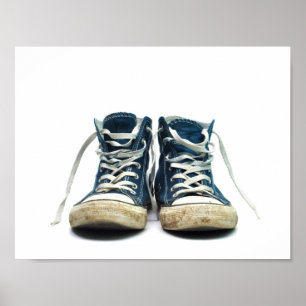 schmutziger Sport der alten Turnschuhe beschuht Poster