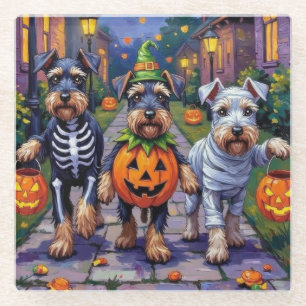 Schnauzer beim Süßigkeitenbetteln in Halloween-Kos Glasuntersetzer