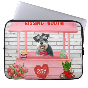 Schnauzer Dog Valentine's Day Kissing Booth Laptopschutzhülle