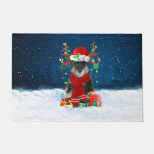 Schnauzer Hund im Schnee mit Weihnachtsgeschenken Fußmatte