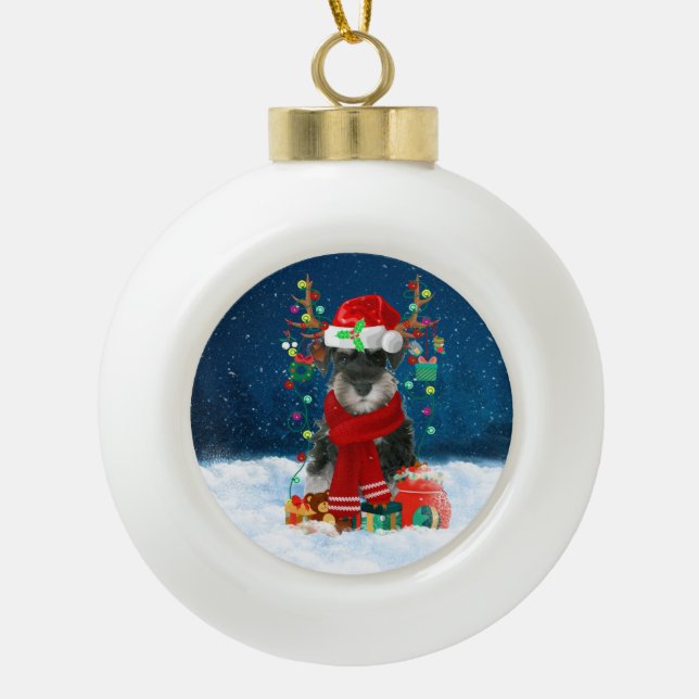 Schnauzer Hund mit Weihnachtsgeschenken Keramik Kugel-Ornament (Vorderseite)