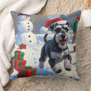 Schnauzer läuft im Schnee mit Weihnachtshut Kissen