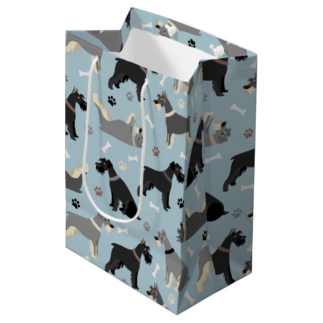 Schnauzer Paws und Knochen Mittlere Geschenktüte (Vorderseite Schrägansicht)