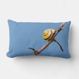 Schnecke auf dem Zweig Lendenkissen