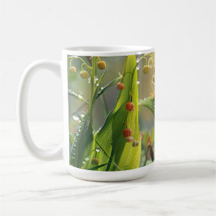 Schnecke mit Tau im Gras Kaffeetasse