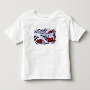 Schnee auf den Beeren der Europäischen Eberesche,  Kleinkind T-shirt
