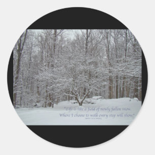 Schnee auf Dogwood Trefferquote Denis Waitley Runder Aufkleber