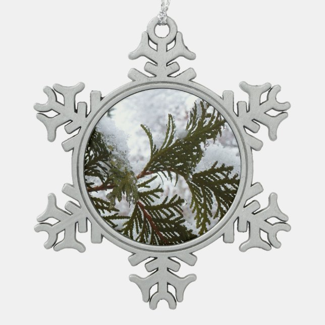 Schnee auf Evergreen Branchen Schneeflocken Zinn-Ornament (Vorderseite)