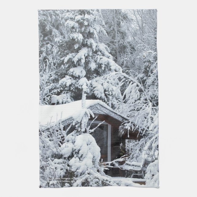 Schnee bedeckte Hütte in den Gärten Geschirrtuch (Vertikal)