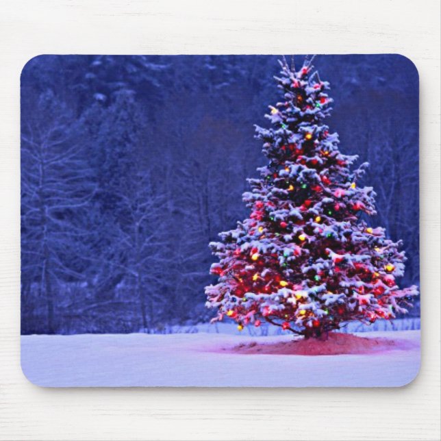 Schnee bedeckte Weihnachtsbaum Mousepad (Vorne)