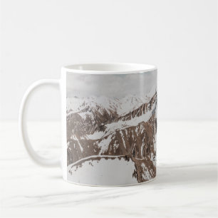 SCHNEE BEDECKTER BERG UNTER WEISSEN SCHWEINEN KAFFEETASSE