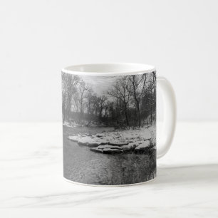 Schnee entlang James River Grayscale Tasse