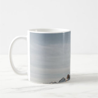 SCHNEE FEUERT AM TAG KAFFEETASSE