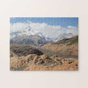 Schnee-Mit einer Kappe bedeckte Berge