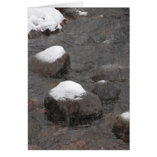 Schnee mit einer Kappe bedeckte Felsen Karte