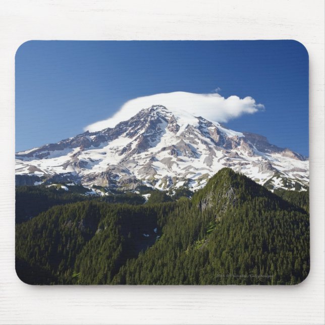 Schnee mit einer Kappe bedeckter Berg mit blauem Mousepad (Vorne)