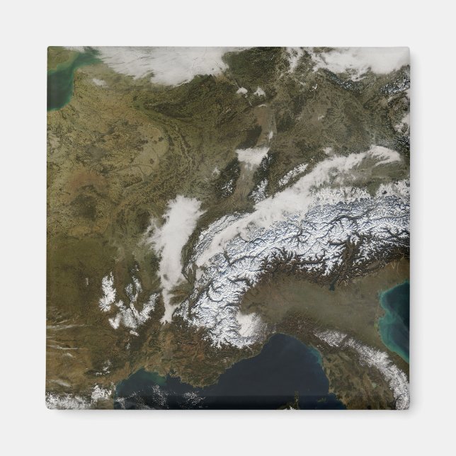 Schnee, Nebel und niedrige Wolken im Western Europ Magnet (Vorne)