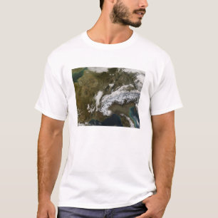 Schnee, Nebel und niedrige Wolken im Western Europ T-Shirt