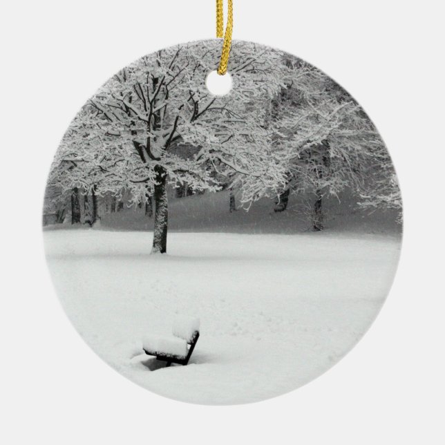 Schneebank und Bäume Keramik Ornament (Vorne)
