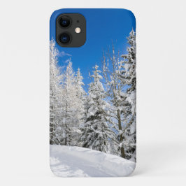 Schneebäume unter einem klaren blauen Himmel Case-Mate iPhone Hülle