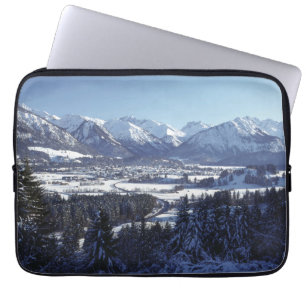 SCHNEEBEDECKTE BERGE LAPTOPSCHUTZHÜLLE