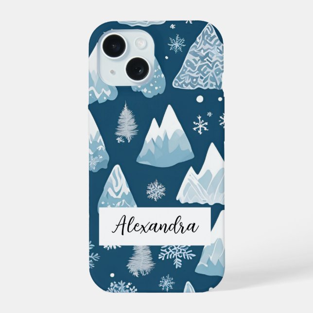 Schneebedeckte Berge mit Kiefernwäldern Schneefloc iPhone 15 Hülle (Rückseite)