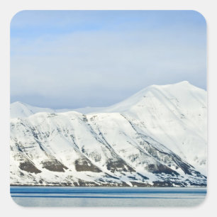 Schneebedeckte Gipfel Woodfjord Svalbard 2 Quadratischer Aufkleber