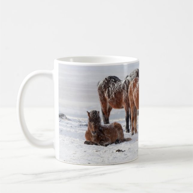 Schneebedeckte isländische Pferde Kaffeetasse (Links)