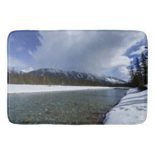 Schneebedeckte Landschaft am Kootenay River Kanada Badematte