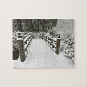 Schneebedeckte Mondbrücke, Japanischer Garten