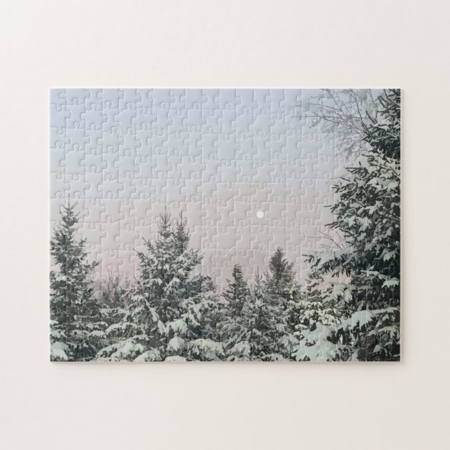 Schneebedeckte Pine Trees Moon Sunset (Horizontal)